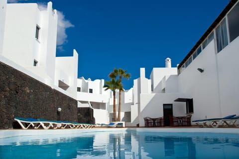 Property building, Swimming pool, Swimming pool
