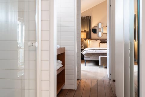 Bed, Bathroom, Bedroom