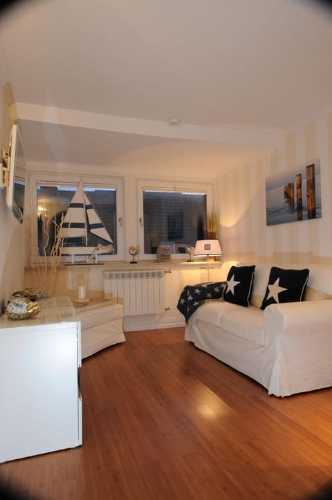 TV and multimedia, Living room, Photo of the whole room, Seating area