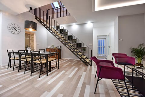 Living room, Seating area, Dining area