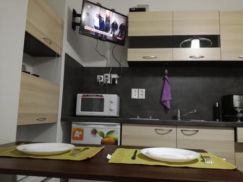 TV and multimedia, Seating area, Dining area