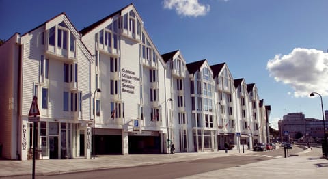 Property building, Facade/entrance, City view