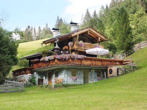 Property building, Natural landscape, Balcony/Terrace, Garden view, Mountain view