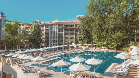 Property building, Swimming pool, Inner courtyard view