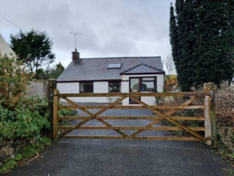 Cosy Cottage in Edern, Morfa Nefyn, Golf, Near Ty Coch House in Wales