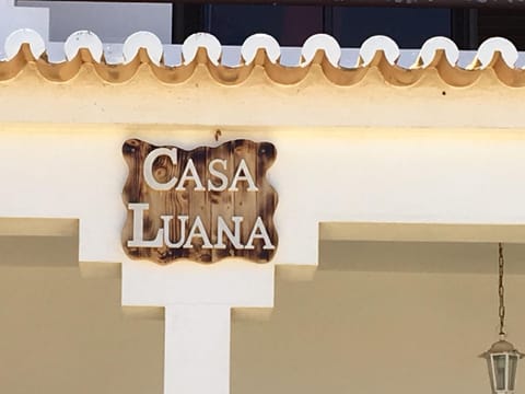 Facade/entrance, Property logo or sign, Decorative detail
