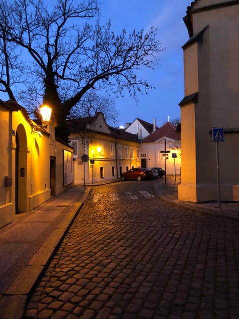 Neighbourhood, Street view