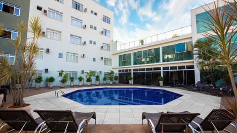 Property building, Pool view, Swimming pool, Swimming pool, sunbed