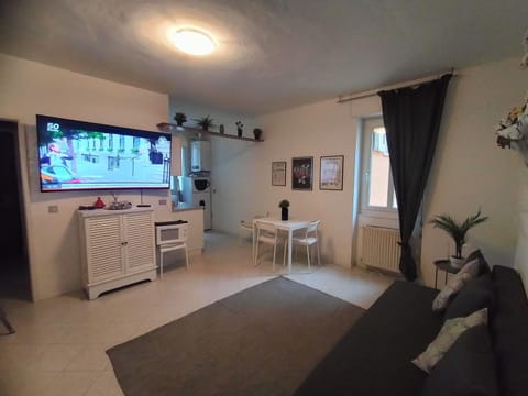 TV and multimedia, Living room, Dining area