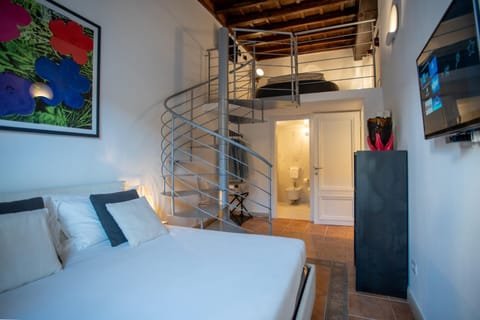 Bed, TV and multimedia, Photo of the whole room, Bedroom