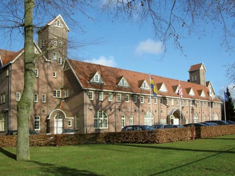 Onderwijshotel De Rooi Pannen Tilburg Hotel in Tilburg
