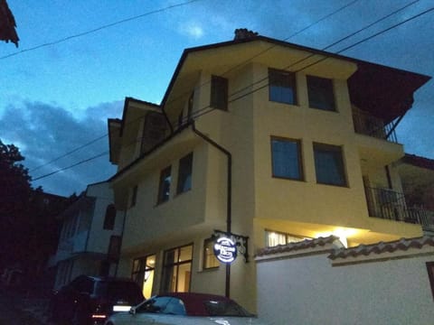 Neighbourhood, Dinner