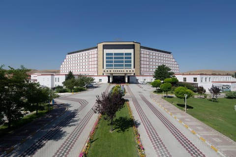 Property building, Facade/entrance, Off site, Bird's eye view, View (from property/room), On site, Garden view, Mountain view, Location