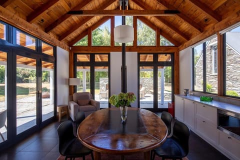 Seating area, Dining area