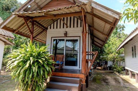 Sunrise House Bed and Breakfast in Krabi Changwat