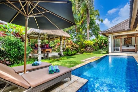 Property building, Day, Garden, Garden view, Pool view, Swimming pool