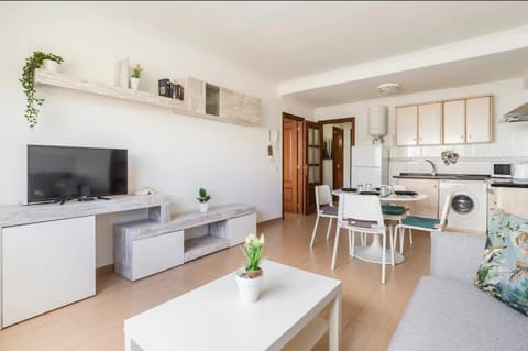 Kitchen or kitchenette, Living room, Dining area