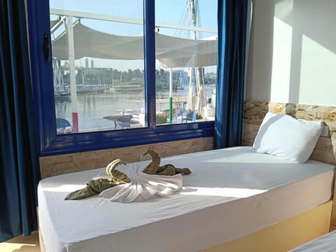 Bed, Bedroom, River view, towels