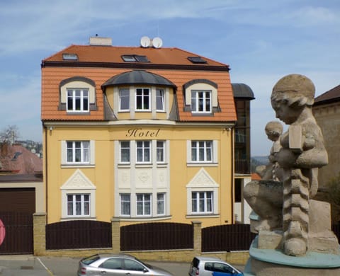 Facade/entrance, Day