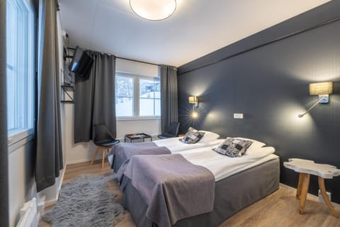 Bed, TV and multimedia, Bedroom