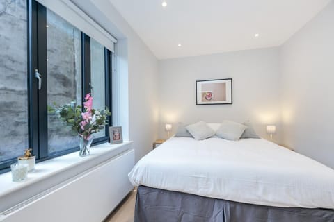 Bed, Photo of the whole room, Bedroom, heating