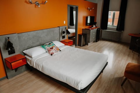 Bed, Photo of the whole room, Bedroom