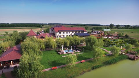 Bird's eye view, Garden view, Lake view