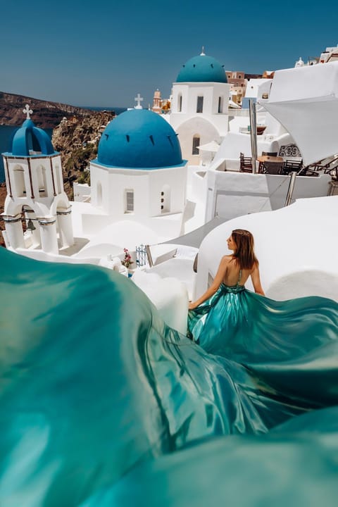 Santo Blue Horizon Blue domes view Villa in Oia