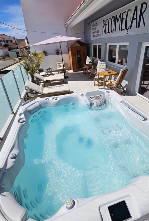 Property building, Patio, Day, Natural landscape, Hot Tub, sunbed