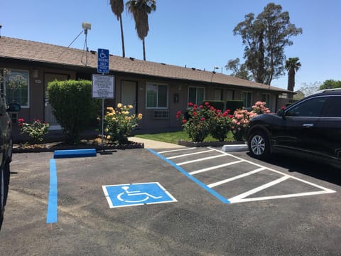 Facility for disabled guests, Parking, acessibility