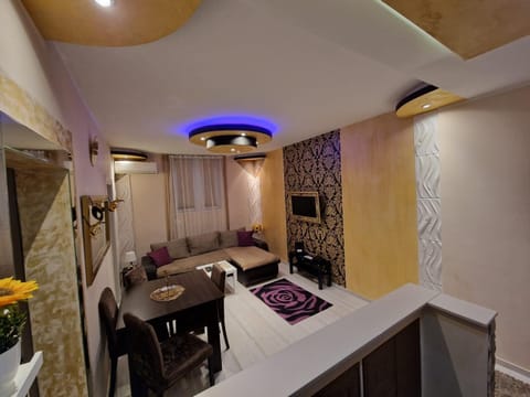 Kitchen or kitchenette, Living room, Photo of the whole room, Seating area, Dining area