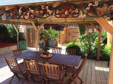 Patio, Garden, Dining area