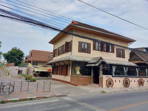 Property building, Day, Neighbourhood, Street view