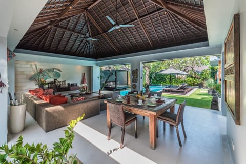 Day, Garden, Living room, Seating area, Dining area