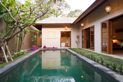 Swimming pool, Swimming pool