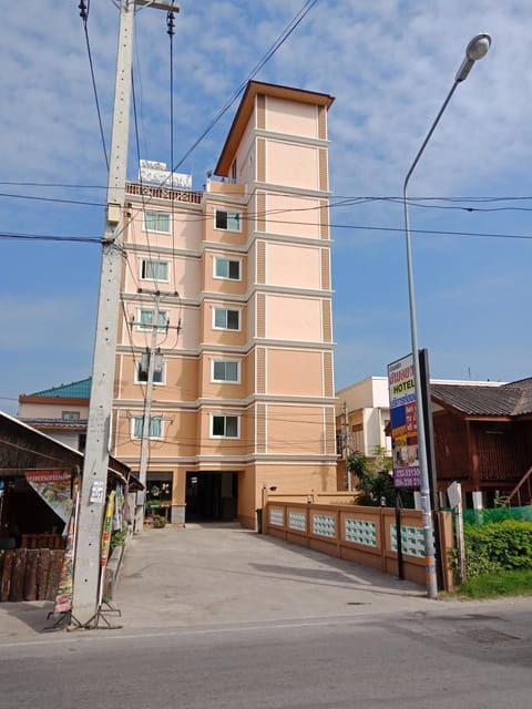 Facade/entrance