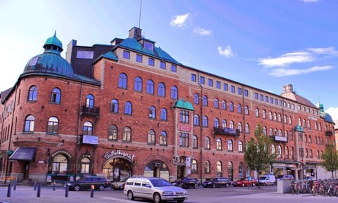 Facade/entrance, Off site, City view, Landmark view, Street view
