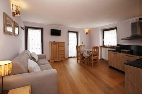 Kitchen or kitchenette, Living room, Dining area