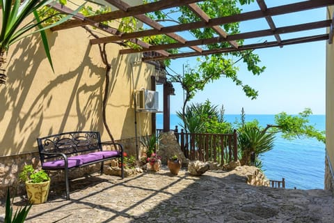 Garden view, Sea view