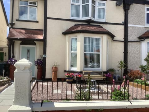 Whitegate 1st floor Apartment Apartment in Llandudno