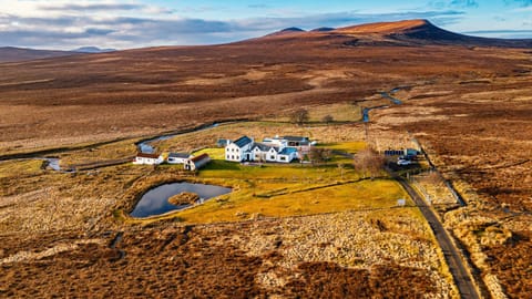 Property building, Neighbourhood, Natural landscape, Lake view, Mountain view