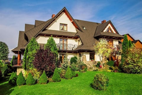 Property building, Natural landscape, Garden