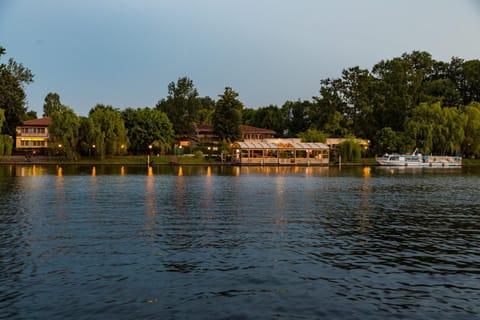 Property building, Restaurant/places to eat, Lake view