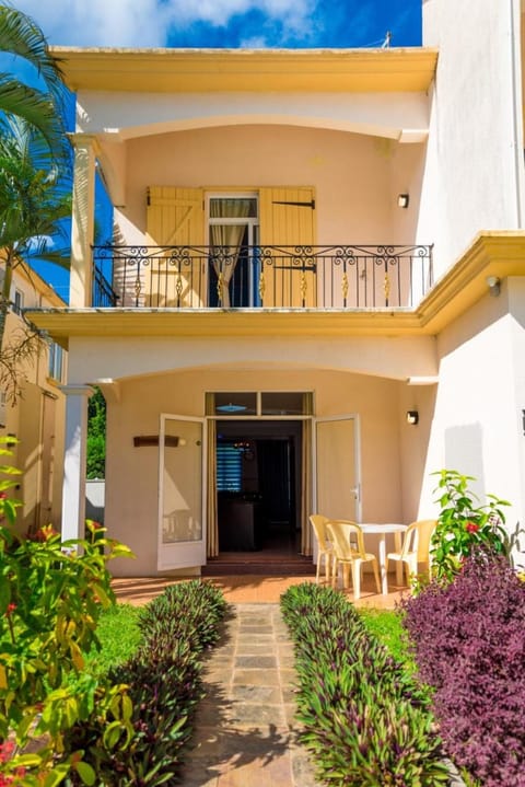 Facade/entrance, Balcony/Terrace