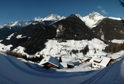 Property building, Day, Neighbourhood, Natural landscape, Bird's eye view, Winter, Skiing, Hiking, Mountain view
