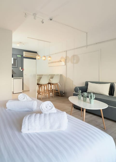 Living room, Dining area, Bedroom