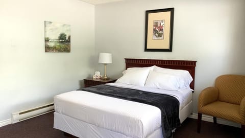 Bed, TV and multimedia, Photo of the whole room, Bedroom, heating, internet, air conditioner