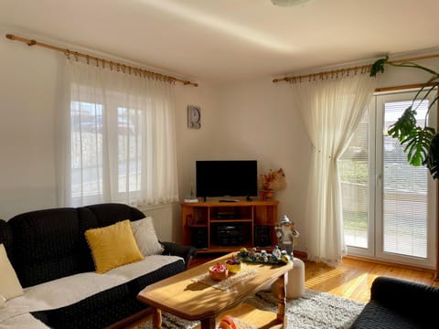 Communal lounge/ TV room, TV and multimedia, Living room, Seating area, Evening entertainment, Inner courtyard view