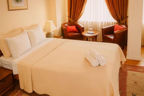 Bed, Bedroom, towels