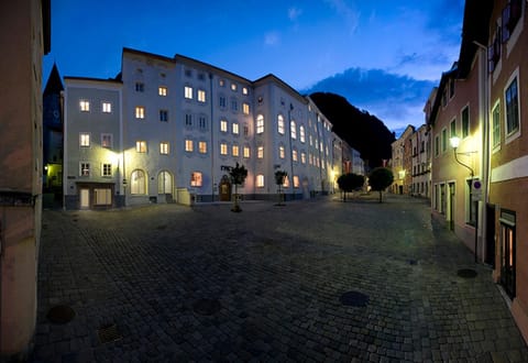 Facade/entrance, Night